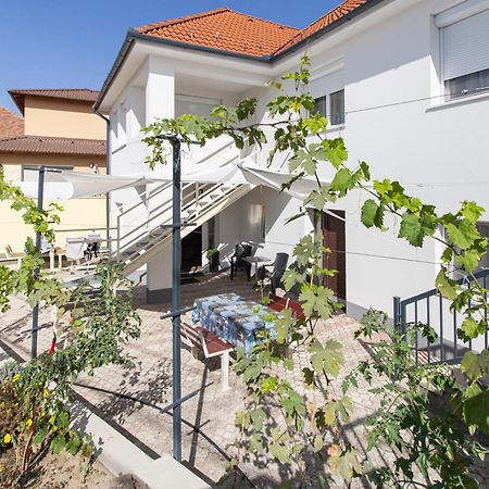 Deli Terasz A Apartman Free Parking, Self-Check-In Anytime Gyor Exterior photo