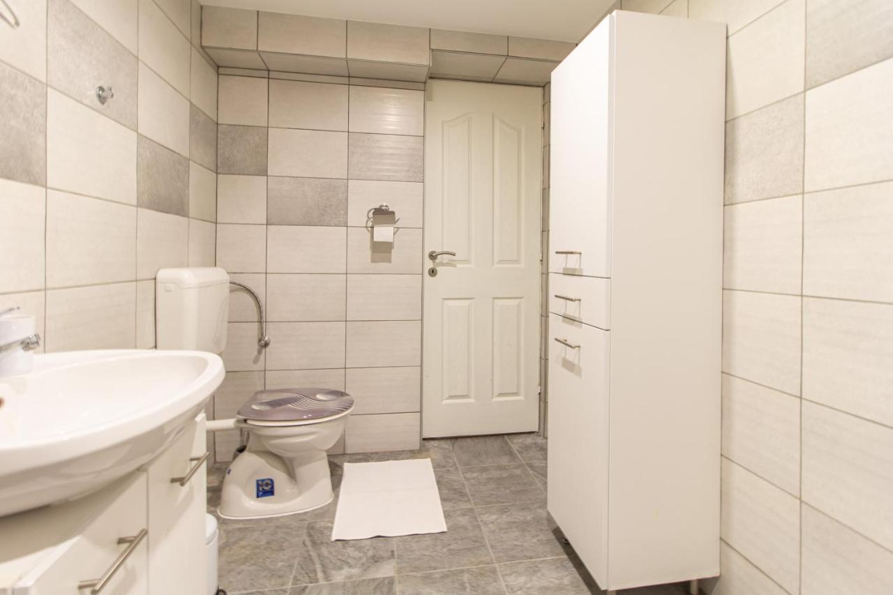 Deli Terasz A Apartman Free Parking, Self-Check-In Anytime Gyor Exterior photo