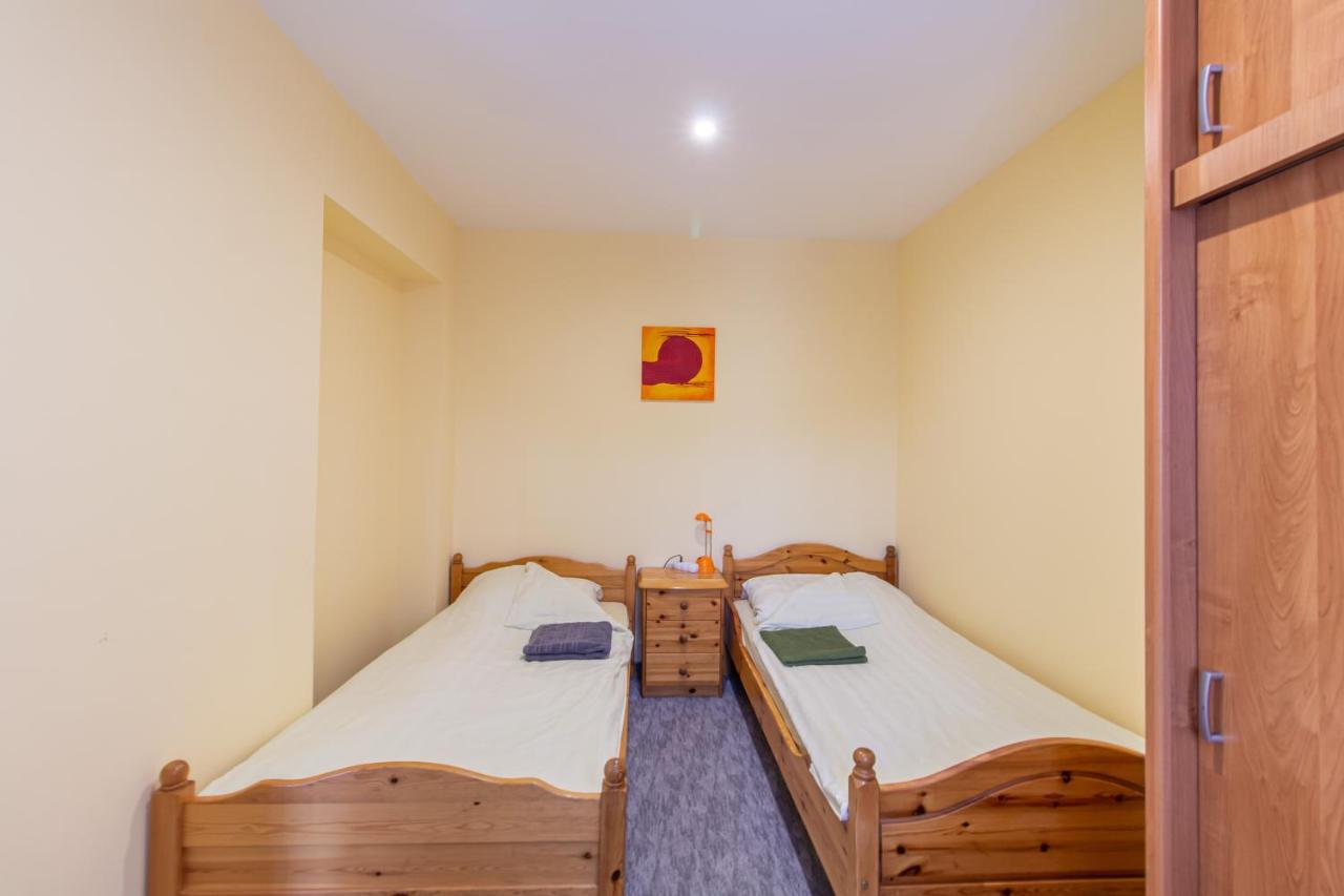 Deli Terasz A Apartman Free Parking, Self-Check-In Anytime Gyor Exterior photo