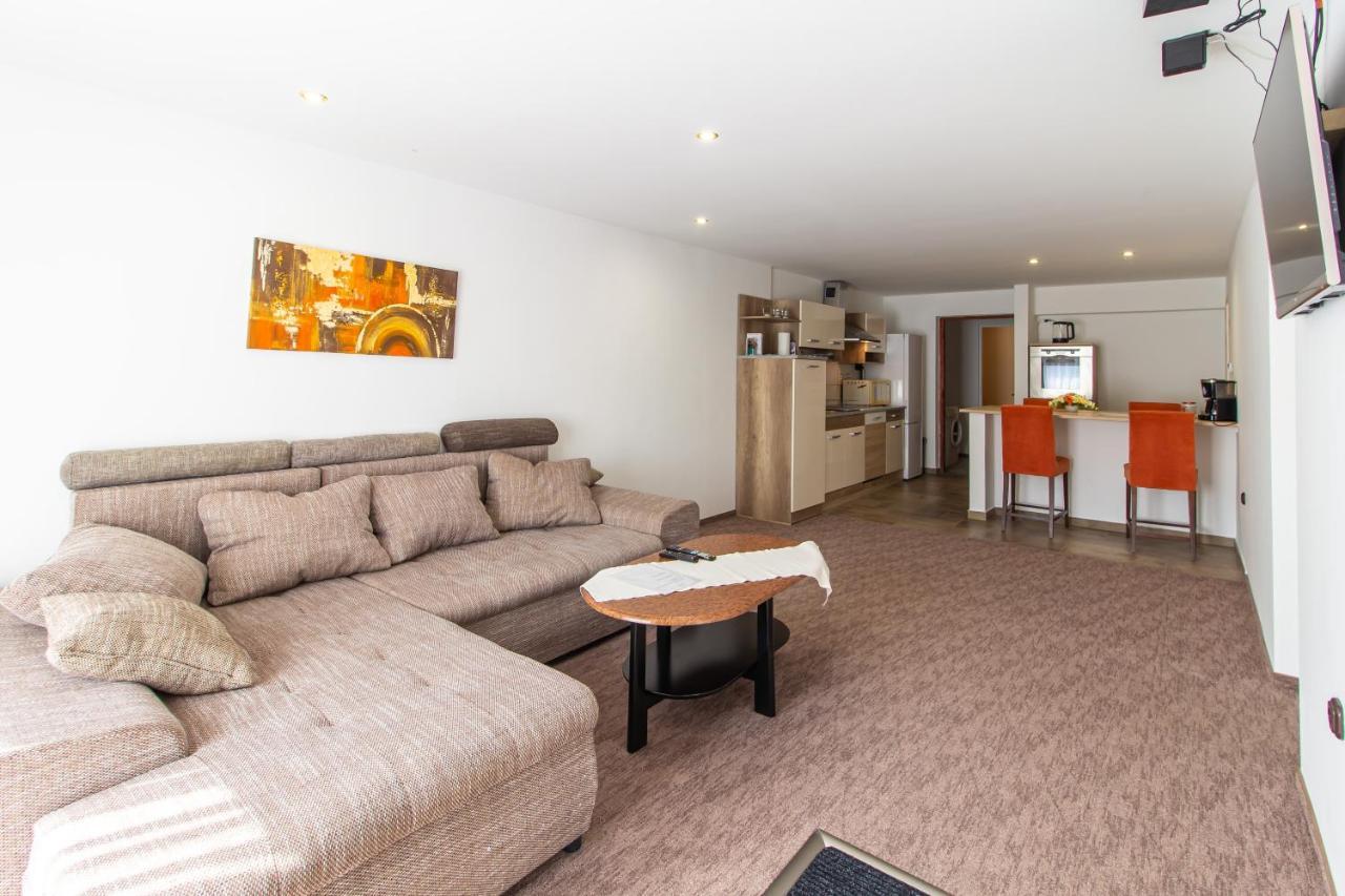 Deli Terasz A Apartman Free Parking, Self-Check-In Anytime Gyor Exterior photo