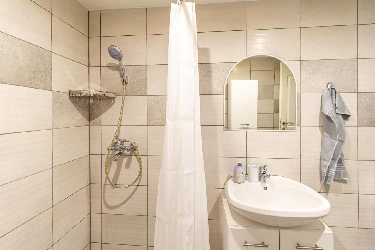 Deli Terasz A Apartman Free Parking, Self-Check-In Anytime Gyor Exterior photo